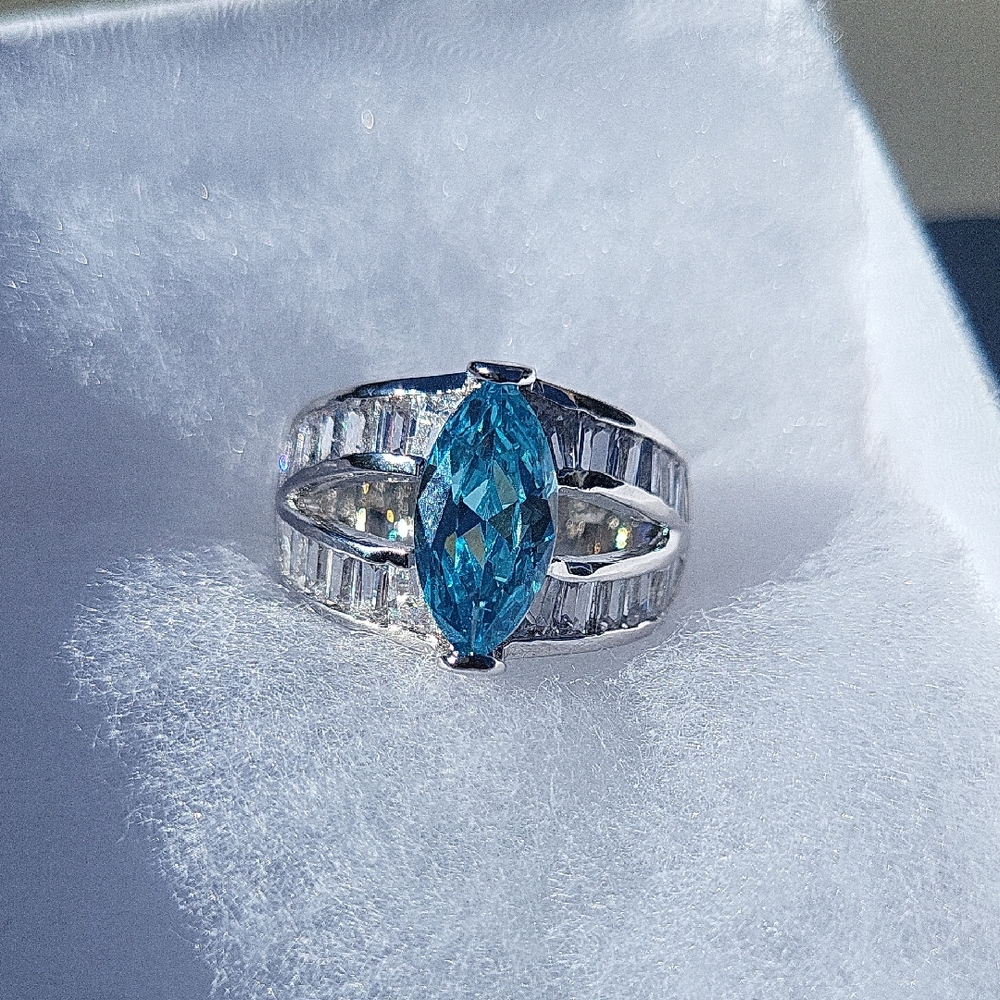 Elegant Silver and Blue Gemstone Ring